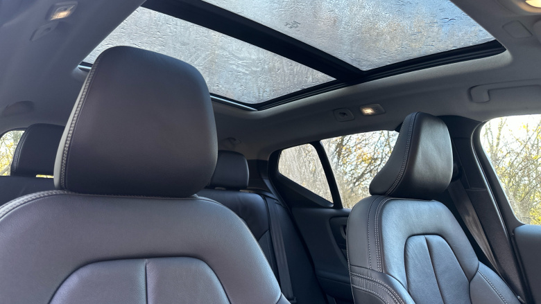 Volvo XC40 2.0 B4P Ultra Dark 5dr Auto Petrol Estate